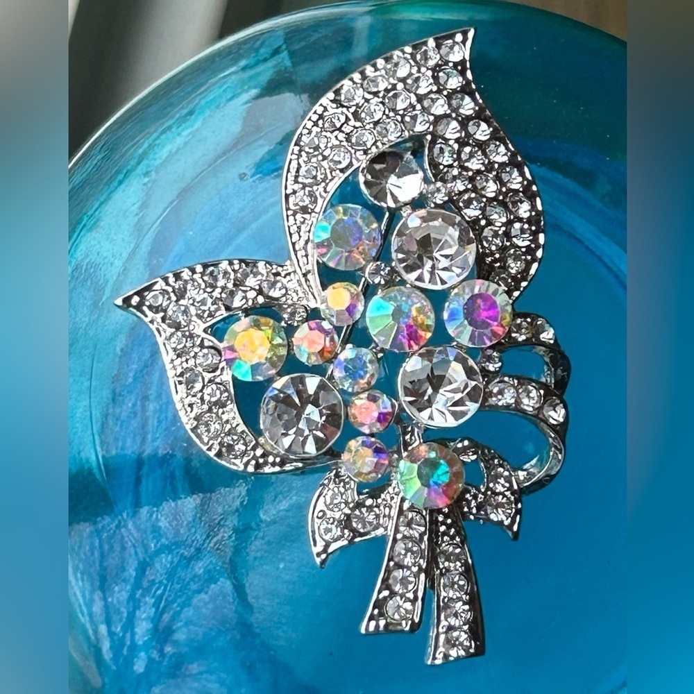 Vintage Leaf & Flowers Aurora Borealis Rhinestone Brooch Measures approximately - Picture 6 of 7